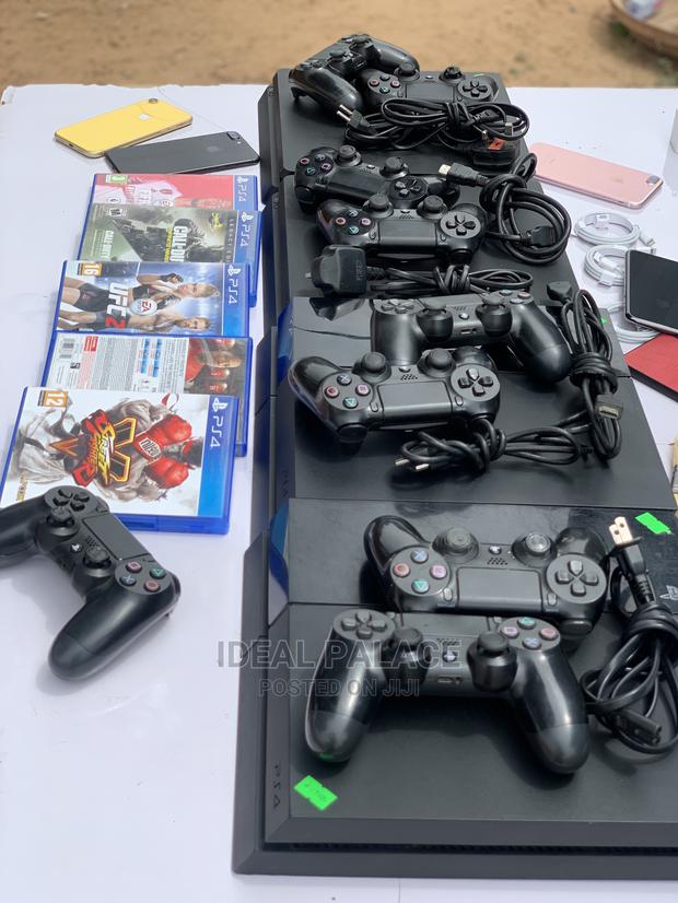 Playstation 4 Slim and Standard · Photo 4