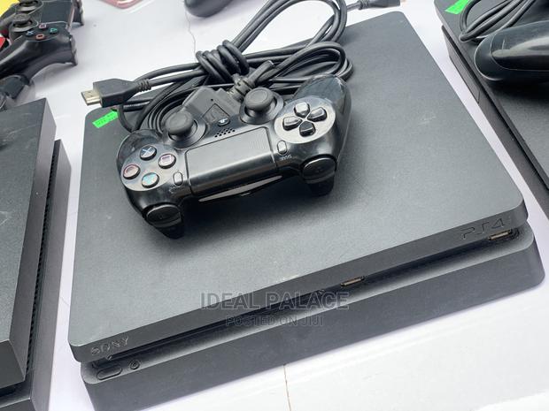 Playstation 4 Slim and Standard · Photo 7