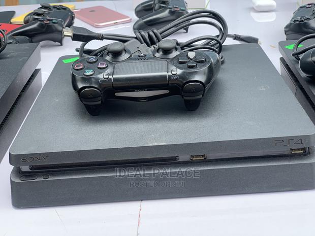 Playstation 4 Slim and Standard · Photo 8