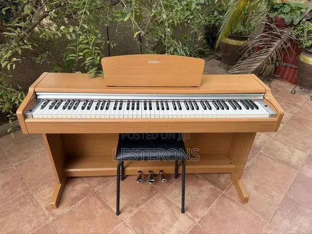 Yamaha Arius Ydp-131 Digital Piano · Photo 1