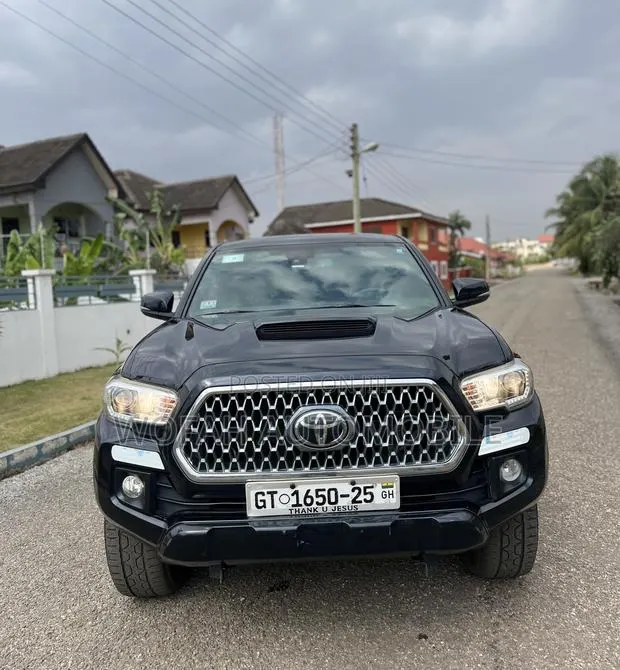 Toyota Tacoma 2019 Black · Photo 1