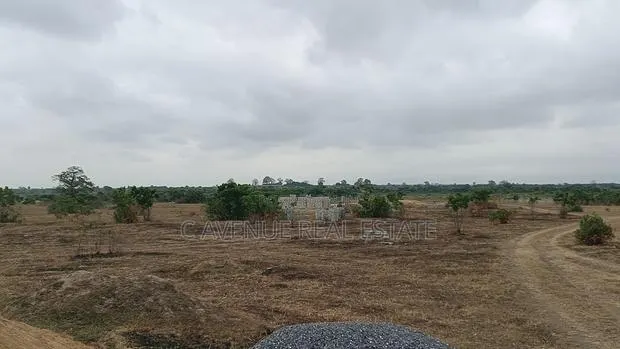 Prime Full Plot for Sale in Shai Hills · Photo 1
