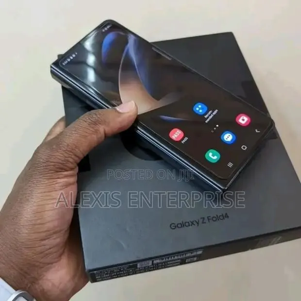 New Samsung Galaxy Z Fold4 512 GB Black · Photo 1