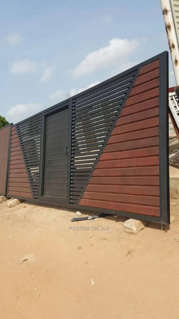Metal 14 Feet×7 Ft Push/Sliding Gates · Photo 1