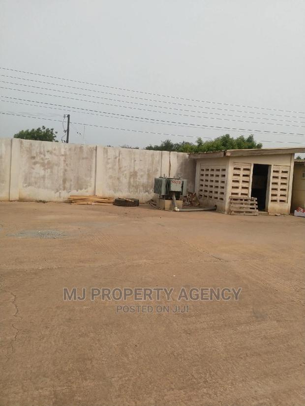 ROADSIDE 3500 SQM WAREHOUSE in Tema · Photo 4