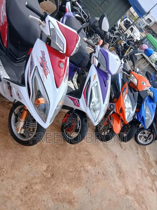 Motorcycle 2015 White · Photo 1
