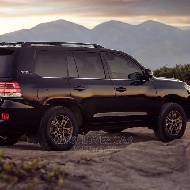 Car Rentals Toyota Land-Cruisers Prado for Rent in Accra · Photo 3