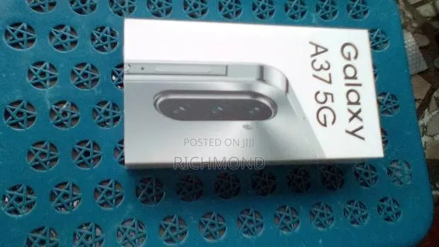 New Samsung Galaxy A37 256 GB Silver · Photo 1