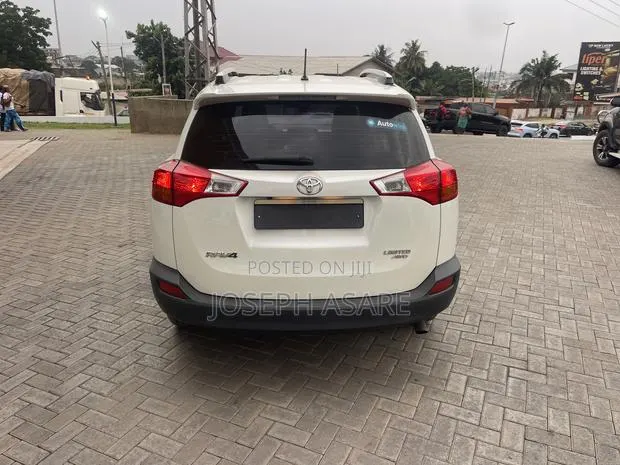 Toyota RAV4 Limited 4dr SUV (2.5L 4cyl 6A) 2014 White · Photo 1