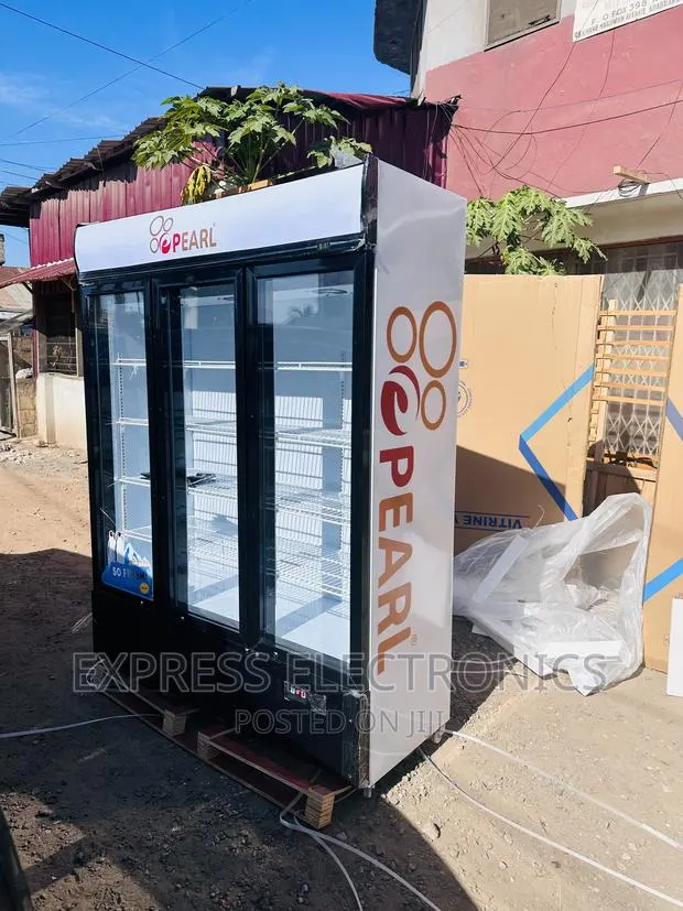 PVC-150 905L Display Fridge Pearl White Fast Cooling · Photo 1
