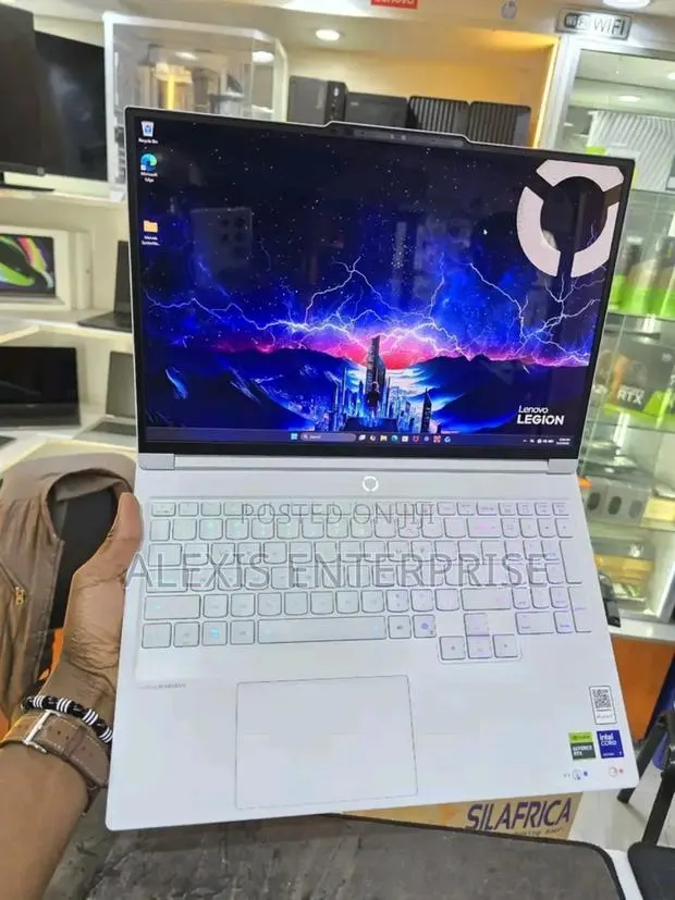 New Laptop Lenovo Lrgion 7i 32GB Intel Core Ultra 7 SSD 1T · Photo 1