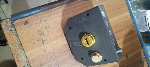 Bar Door Locks · Photo 1