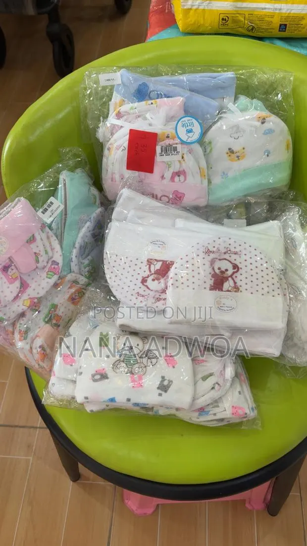 Baby Hat and Mittens Set · Photo 1