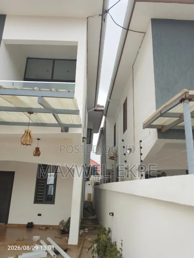 PVC Gutter for Estate Houses · Photo 1