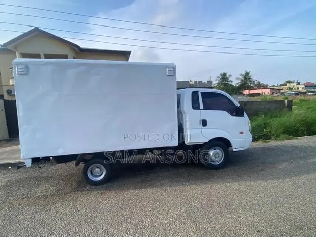 Kia Bongo 2013 White · Photo 1