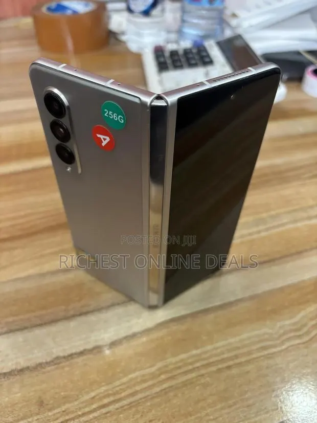 Samsung Galaxy Z Fold 3 256 GB Silver · Photo 1