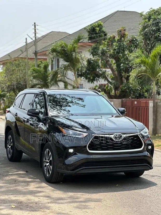Toyota Highlander XLE 2021 Black · Photo 1
