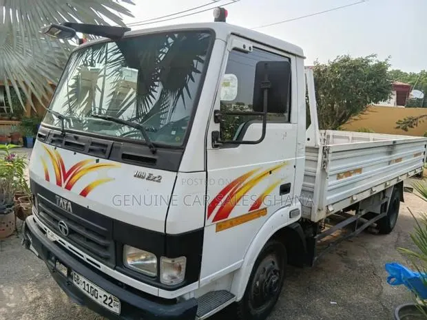 Tata 407 2022 White · Photo 1