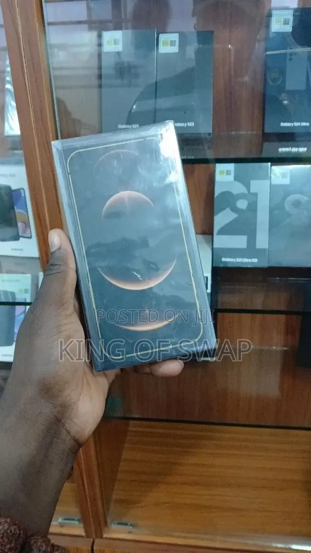 New Apple iPhone 12 Pro Max 256 GB Gold · Photo 1