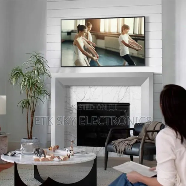Samsung 85” Smart Crystal Uhd Tv · Photo 1