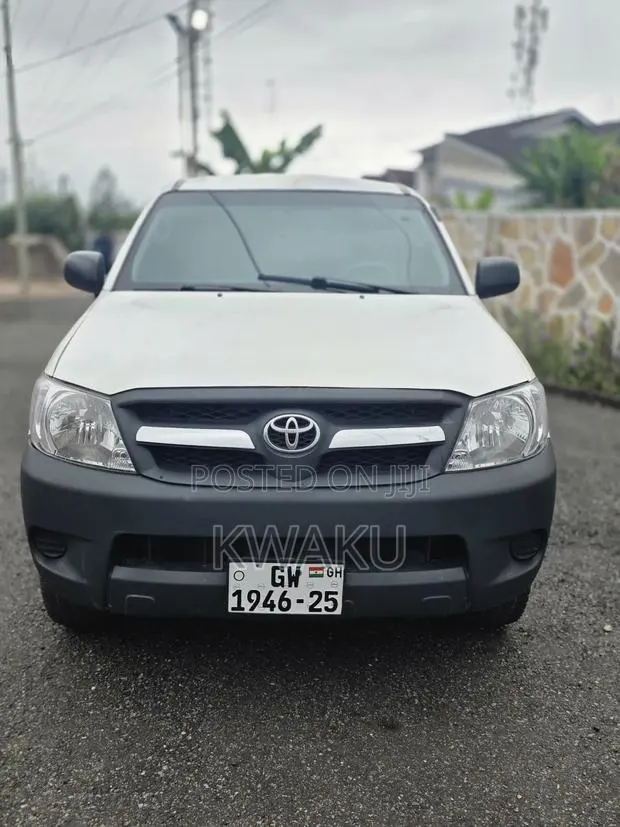 Toyota Hilux 2009 White · Photo 1