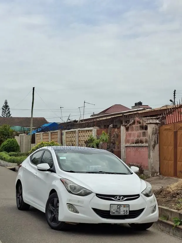 Hyundai Elantra 2013 White · Photo 1
