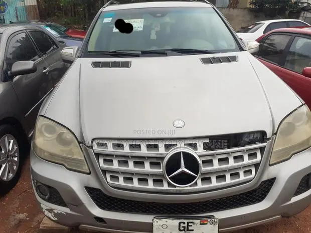 Mercedes-Benz C350 2012 Silver · Photo 1