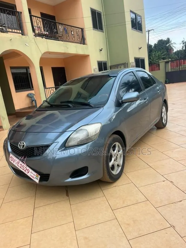 Toyota Yaris Base Hatchback 5dr 2010 Blue
