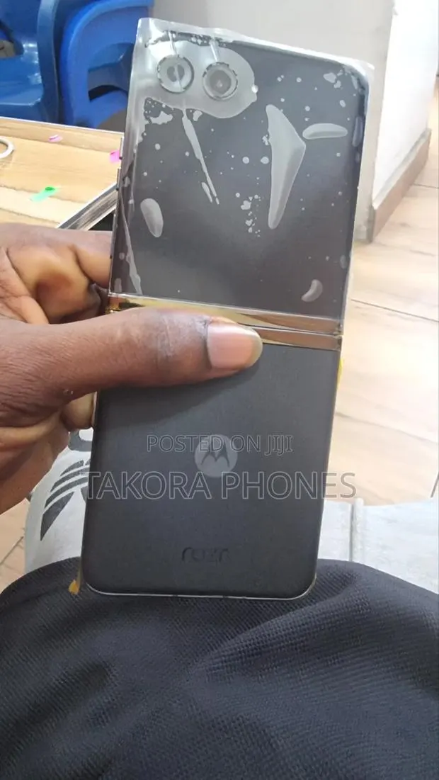 New Motorola Razr 40 Ultra 256 GB Gray · Photo 1