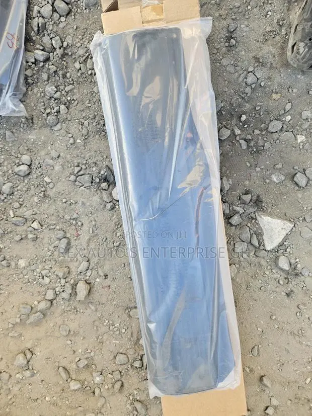 CRV 2023-2025 Back Door Molding · Photo 1