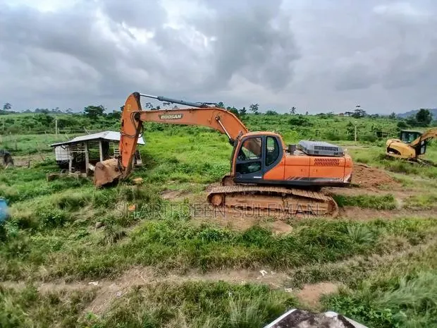 Excavator Ghana Used · Photo 1