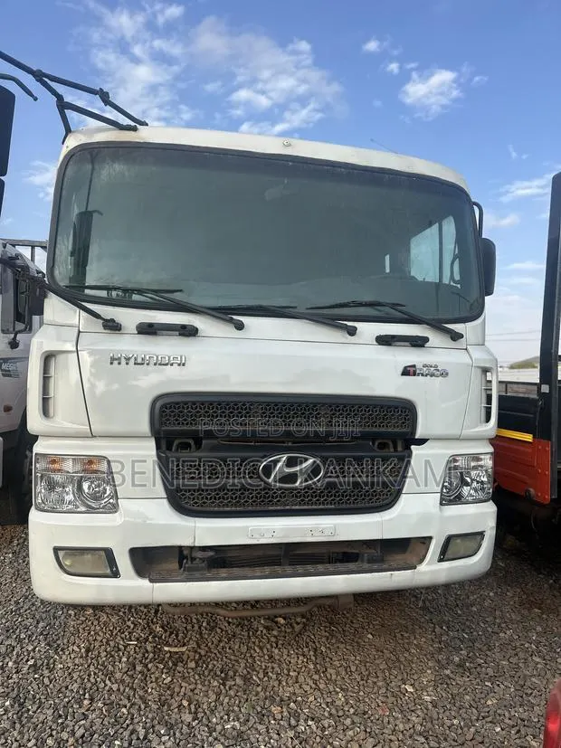 2013 Hyundai Trago Gold · Photo 1