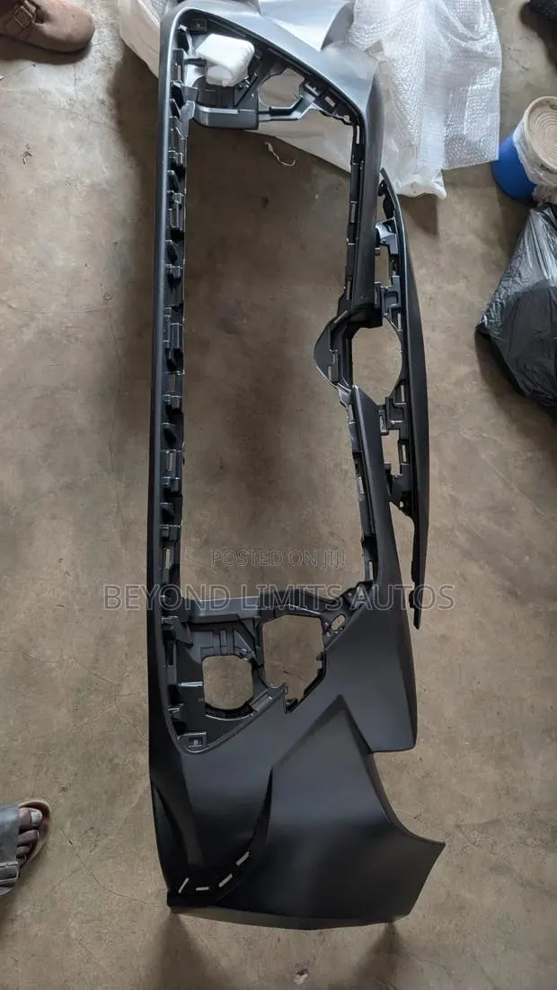 Toyota Corolla 2020,2021,2022 Front Bumper Le / Normal · Photo 1