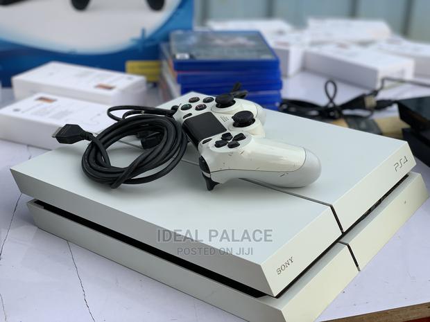 Playstation 4 Standard White · Photo 3