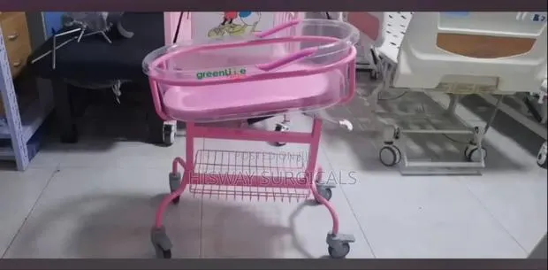 Baby's Cot · Photo 1