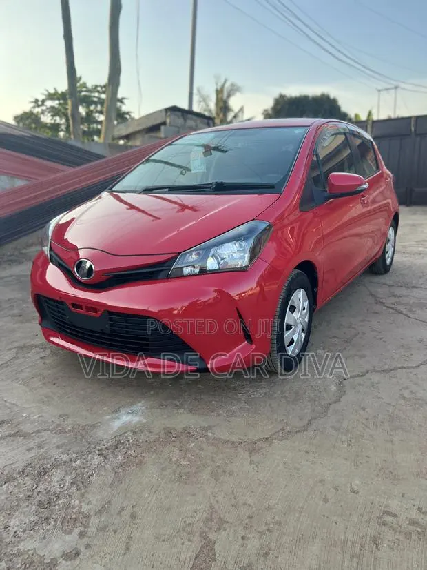 Toyota Vitz 1.3 AWD 5dr 2015 Red · Photo 1