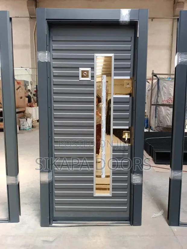 Door in Heavy Duty Craft · Photo 1