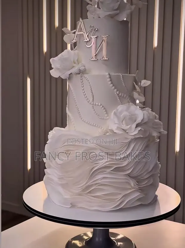Modern Wedding Cake in Ghana · Photo 1