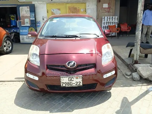 Toyota Vitz 1.3 FWD 5dr 2010 Red · Photo 1
