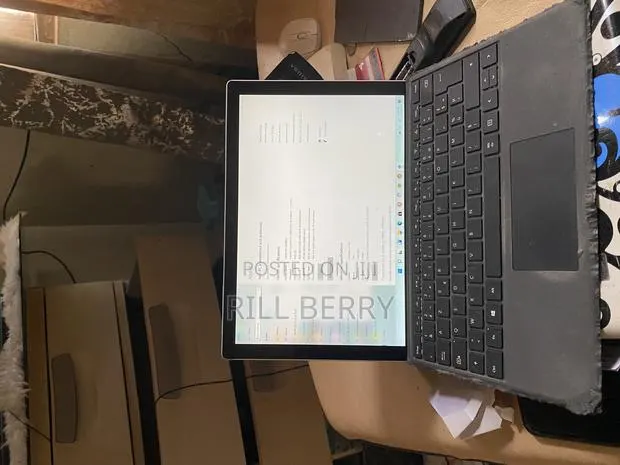 Laptop Microsoft Surface Pro 5 8GB Intel Core i5 HDD 256GB · Photo 1