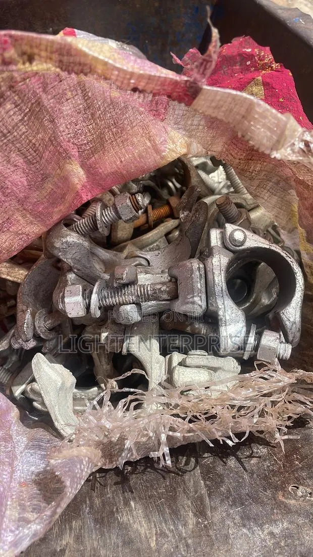 Swivel Coupler (Scaffolding) – Heavy-duty Adjustable Clamp · Photo 1