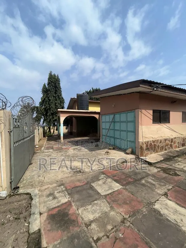 5bdrm House in Ashongman, Accra Metropolitan for rent · Photo 1