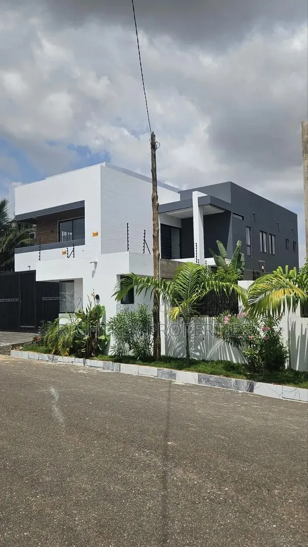 4bdrm Mansion in Rightkey, Kumasi Metropolitan for sale · Photo 1