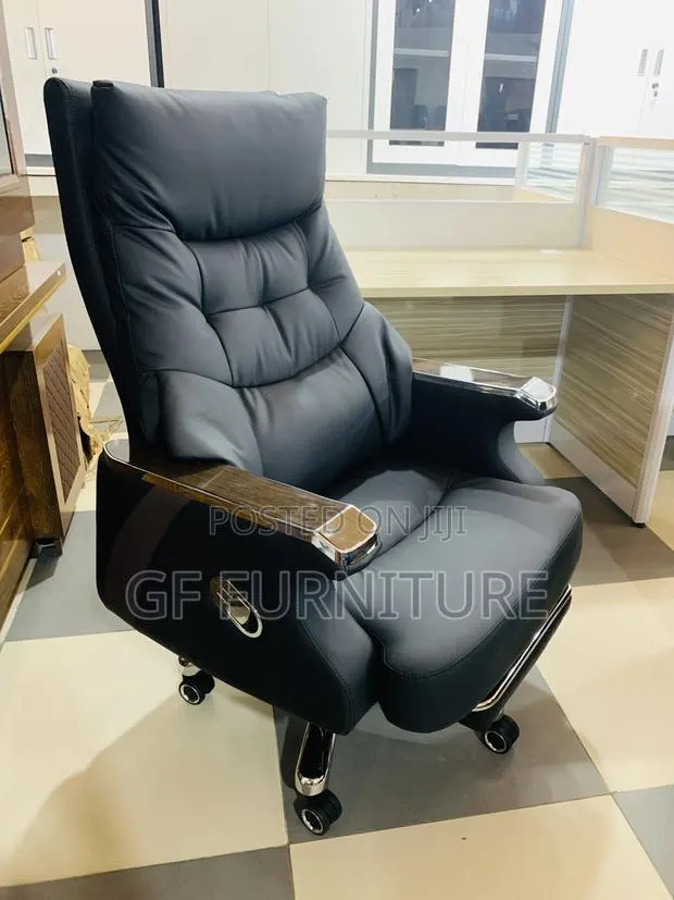 Executive Office Chair With a Retractable Footrest · Photo 1