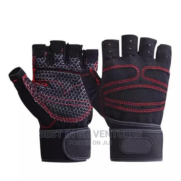 Quality Gym Gloves With Wrist Support · Photo 1