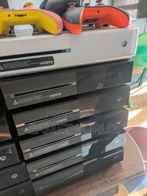 Xbox One With FC27 · Photo 1