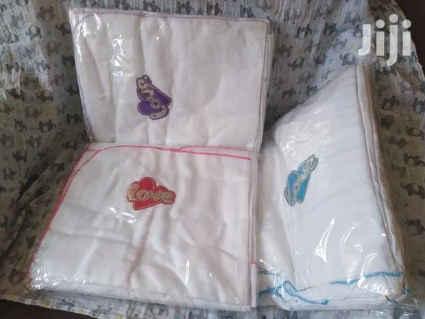 White Cot Sheets 6 Pieces · Photo 1