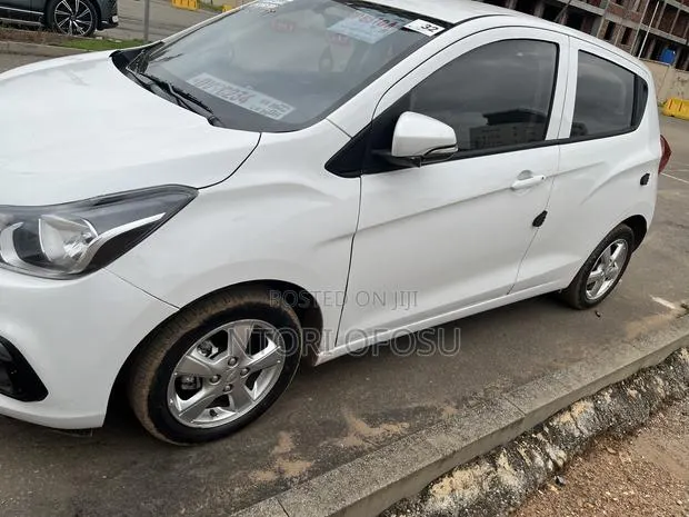 Chevrolet Spark 2016 White · Photo 1