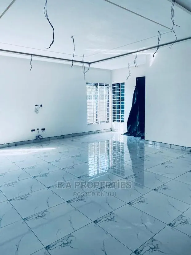 3bdrm House in E a Properties, Lake Side Estate for Sale · Photo 1