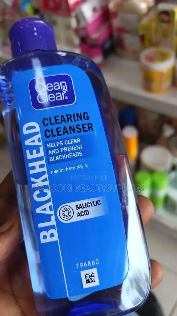 Clean Clear Blackhead Clearing Cleanser · Photo 1